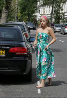 Lily Allen feet photo thumbnail