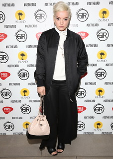Lily Allen feet photo thumbnail