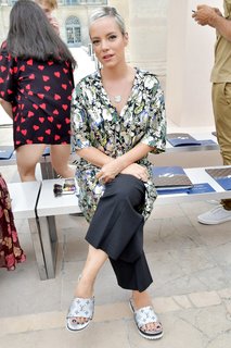 Lily Allen feet photo thumbnail