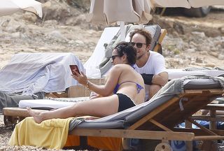 Lily Allen feet photo thumbnail
