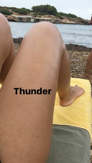 Lily Allen feet photo thumbnail