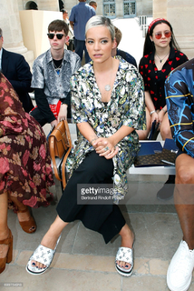 Lily Allen feet photo thumbnail