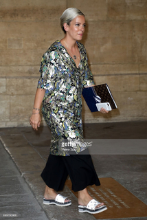 Lily Allen feet photo thumbnail