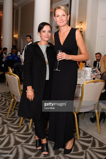 Lily Allen feet photo thumbnail