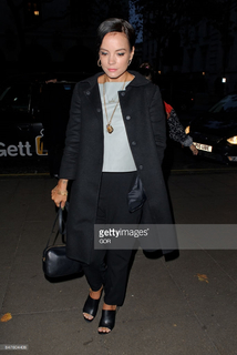 Lily Allen feet photo thumbnail