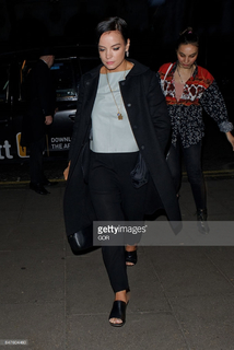Lily Allen feet photo thumbnail