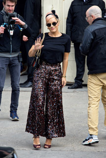 Lily Allen feet photo thumbnail