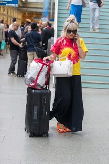 Lily Allen feet photo thumbnail