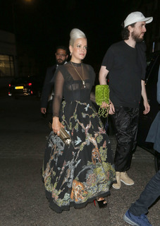 Lily Allen feet photo thumbnail