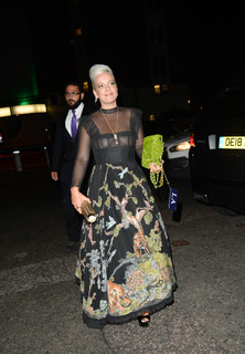 Lily Allen feet photo thumbnail