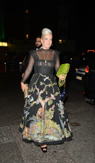 Lily Allen feet photo thumbnail