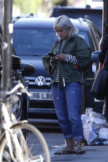 Lily Allen feet photo thumbnail