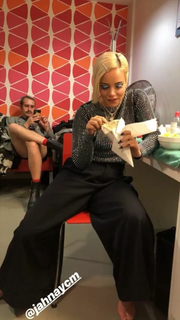 Lily Allen feet photo thumbnail