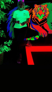 Lily Allen feet photo thumbnail