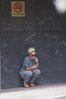 Lily Allen feet photo thumbnail
