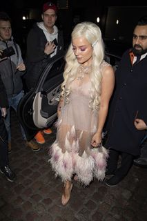 Lily Allen feet photo thumbnail