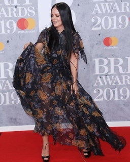 Lily Allen feet photo thumbnail