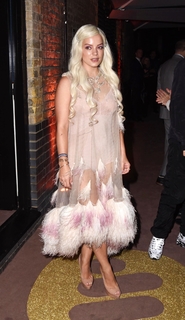 Lily Allen feet photo thumbnail