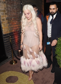 Lily Allen feet photo thumbnail