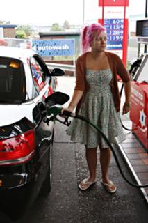 Lily Allen feet photo thumbnail