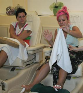 Lily Allen feet photo thumbnail