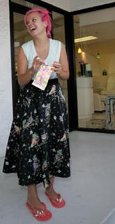 Lily Allen feet photo thumbnail