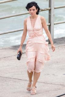 Lily Allen feet photo thumbnail