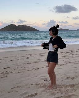 Lily Allen feet photo thumbnail