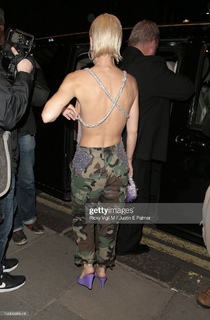 Lily Allen feet photo thumbnail