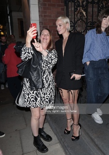 Lily Allen feet photo thumbnail
