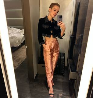 Lily Allen feet photo thumbnail