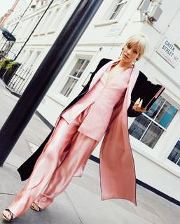 Lily Allen feet photo thumbnail