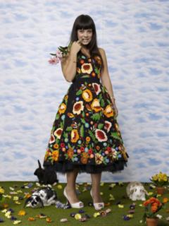 Lily Allen feet photo thumbnail