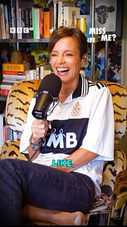 Lily Allen feet photo thumbnail