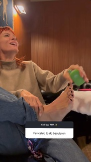 Lily Allen feet photo thumbnail