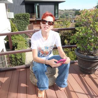 Lily Allen feet photo thumbnail