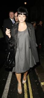 Lily Allen feet photo thumbnail