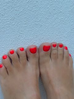 Lily Allen feet photo thumbnail