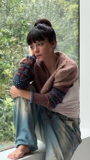 Lily Allen feet photo thumbnail