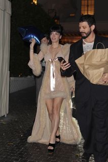 Lily Allen feet photo thumbnail
