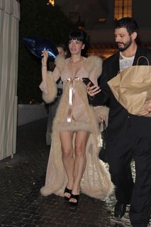 Lily Allen feet photo thumbnail