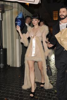 Lily Allen feet photo thumbnail
