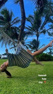 Lily Chee feet photo thumbnail