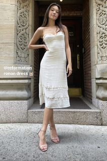 Lily Chee feet photo thumbnail