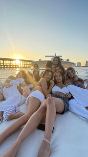 Lily Chee feet photo thumbnail