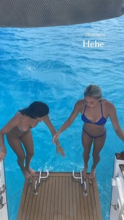 Lily Chee feet photo thumbnail