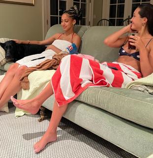 Lily Chee feet photo thumbnail