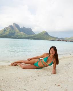 Lily Chee feet photo thumbnail