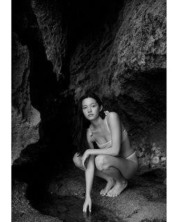 Lily Chee feet photo thumbnail