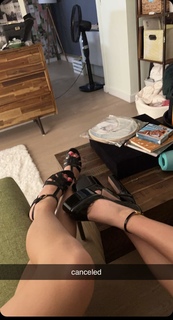 Lily Chee feet photo thumbnail